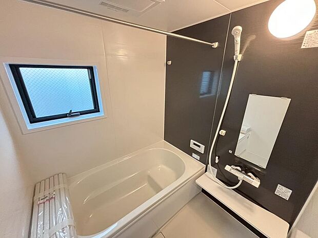 一坪以上のゆとりある浴室でのびのび一日の疲れを癒やしてくださいね♪浴室乾燥機付きですので、雨の日の洗濯物も安心ですね♪