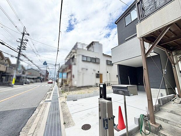 前面道路約9.7m!広々運転の苦手な方も安心ですね♪