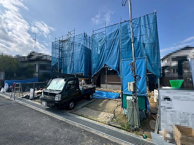 【全棟LDK約16.25.帖以上】大きな窓のあるリビングは、陽光あふれる明るい空間です♪居心地良く、ご家族皆がゆったり寛げる憩いの空間となりそうです♪