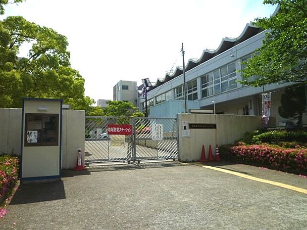 南第二小学校まで徒歩8分