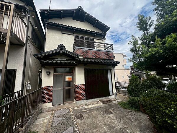 現況でお渡し、建築条件なしです！そのまま使うも良し、お好きな家を建て直すも良しです♪