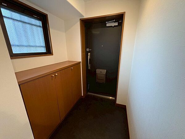 ゆとりの玄関ですよ！シューズボックスございますので、散らかりがちな玄関も片付きますね！