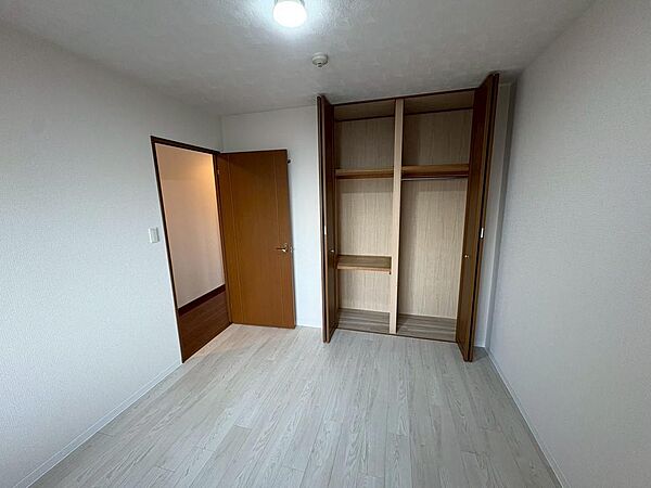 全居室収納有りますので、収納場所に困らず綺麗な室内をたもてますね！
