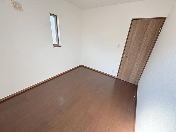 テレワークのお仕事部屋、子供部屋等、ライフスタイルや家族構成に合わせて多目的にご使用いただけます♪