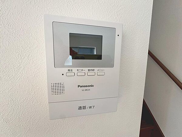 ＴＶモニター付きインターホンですので、突然の来客時にも外の様子が確認できて安心です♪