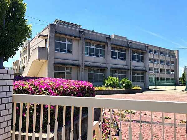 堺市立津久野中学校まで徒歩１２分