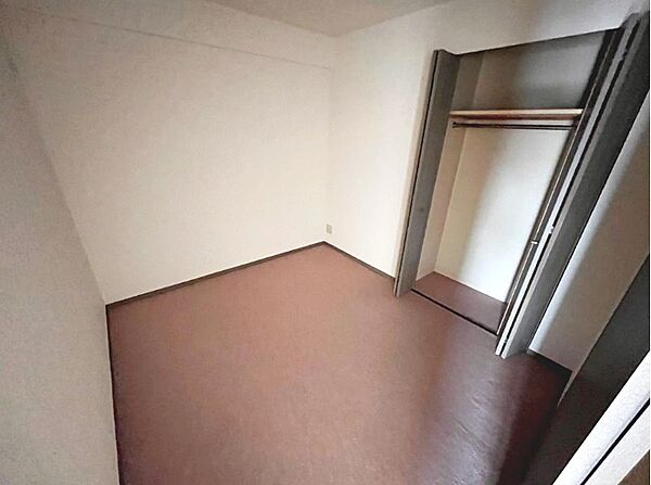 全居室収納有りますので、収納場所に困らず綺麗な室内をたもてますね♪