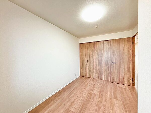 【各お部屋に収納ありますよ】家族の思い出も大切にしまっておけますね！