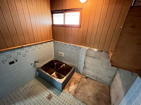 お風呂場に窓もありますので、換気もしやすく清潔に保ちやすいですね♪