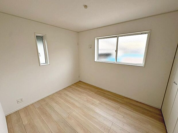 2面採光のお部屋もございます♪明るく風通しの良い快適な室内に気分も自然と明るくなりますね!家族の笑顔も増えそうです♪