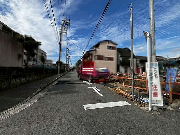 【システムキッチンです】対面式を採用したキッチンですので、リビングで寛ぐご家族をいつも感じられます！会話を楽しみながら家事ができますね♪