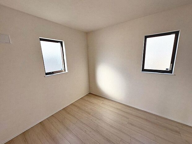 全居室２面採光♪明るく風通しの良い快適な室内に気分も自然と明るくなりますね！