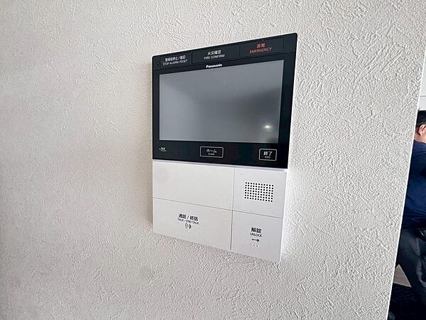 【TVモニター付きインターフォン】 防犯設備として欠かせないTVモニター付きインターフォンがあります♪
