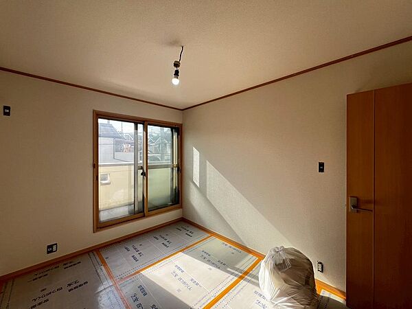 クロス張り替えますよ♪綺麗な壁紙で部屋が明るく見えて気持ちも明るくなりますね！
