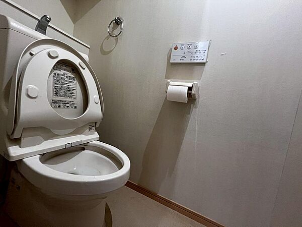 温水洗浄便座ですので、寒い日も温かい便座で安心して使用していただけますよ