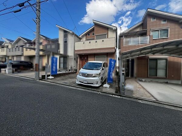 【駐車場】並列に駐車２台可能♪車の出し入れもスムーズに出来ますね！
