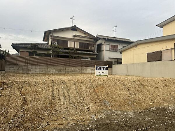 【個性あふれる住まいを実現できる「建築条件無の売土地」です】