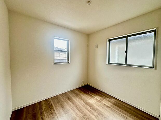 2面採光のお部屋もございます♪明るく風通しの良い快適な室内に気分も自然と明るくなりますね!家族の笑顔も増えそうです♪