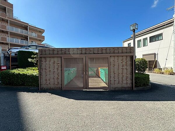 ココカラファイン泉ヶ丘駅店まで徒歩１５分！消耗品のお買い物に便利ですね♪