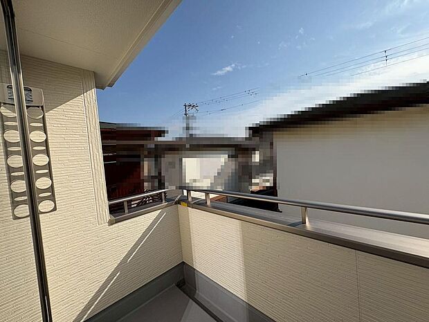 【バルコニー】南東面バルコニーですよ♪日当たり良好ですので、洗濯物がよく乾きますね！