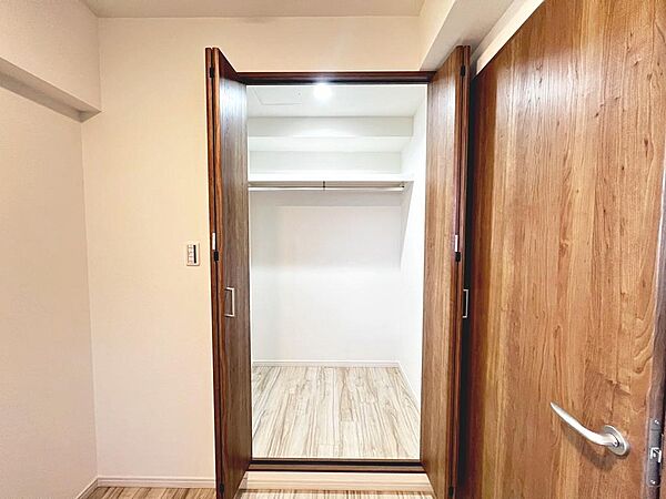 全居室収納有りますので、収納場所に困らず綺麗な室内をたもてますね♪