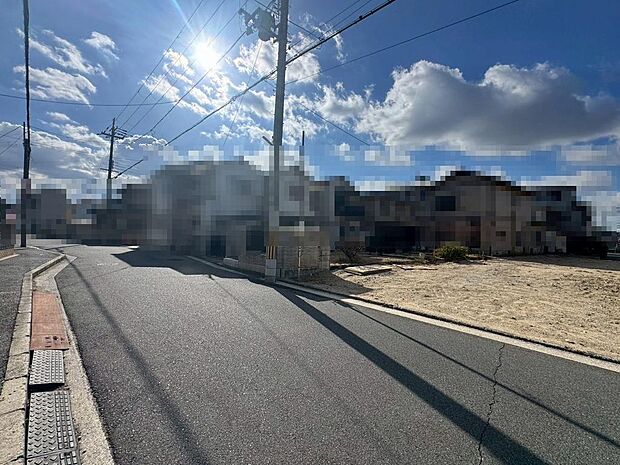 現地見学当日から承っております♪現地周辺の環境や、駅までの道のりなど周辺環境も合わせてご確認いただき、ぜひご検討ください！