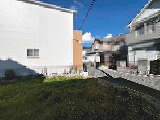 温水洗浄便座ですので、寒い日も温かい便座で安心して使用していただけますよ！トイレ１階と２階の２ヶ所あります♪忙しい朝や家族の多いご家庭も安心ですね！