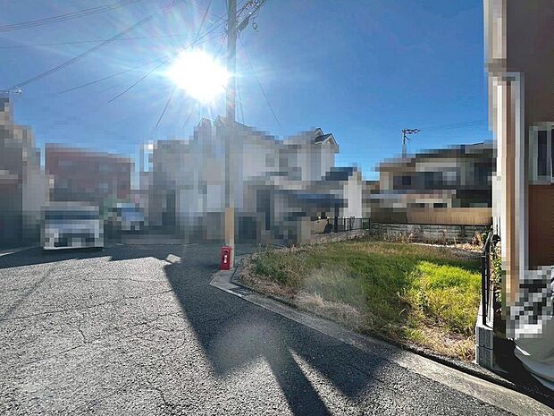 ２面採光の居室もありますよ！風通しも良く、大変居心地の良い空間となっております♪爽やかな風を感じて起きる朝は、快適生活の始まりに！