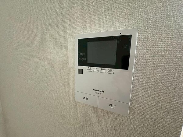 【TVモニター付きインターフォン】 防犯設備として欠かせないTVモニター付きインターフォンがあります♪