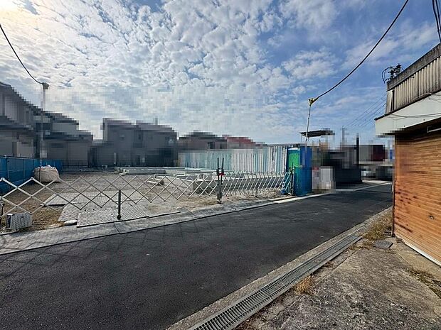 【シャワー付洗面台ありますよ】ゆとりのある洗面室ですよ♪朝の身支度もスムーズにできますね！