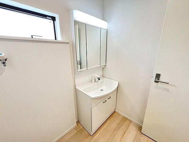 ゆとりのある洗面室ですよ♪朝の身支度もスムーズにできますね!