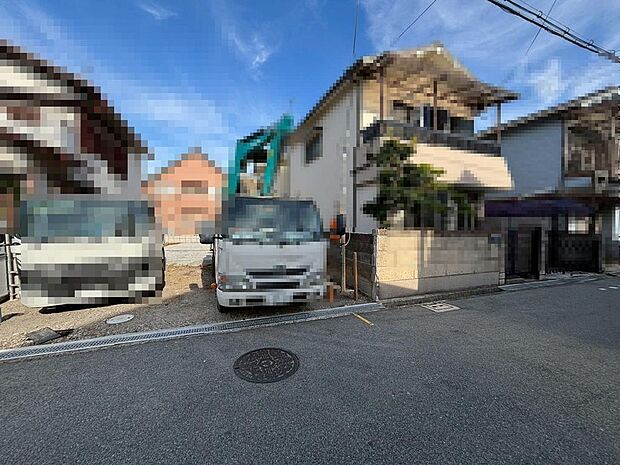 ゆとりの玄関ですよ！靴の脱ぎ履きがしやすいですね！玄関収納もあるので、玄関周りもスッキリ片付きます♪