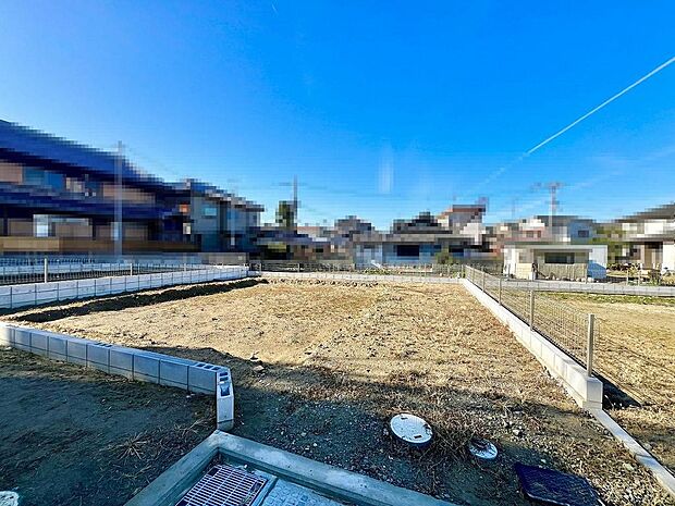 【浴室乾燥機付きです】一坪以上の浴室でのびのび一日の疲れを癒して下さいね!浴室に窓が付いているので、換気ができて湿気やカビ防止になりますよ♪