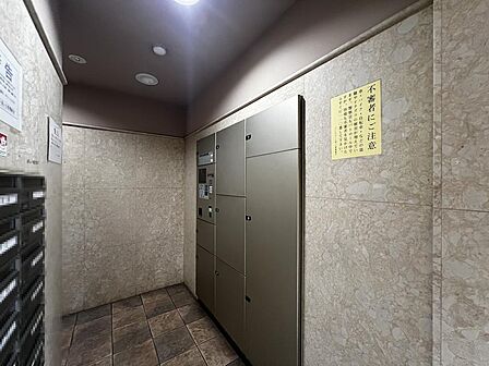 宅配ボックスがあるので、不在時でも荷物が受け取れて便利ですね!