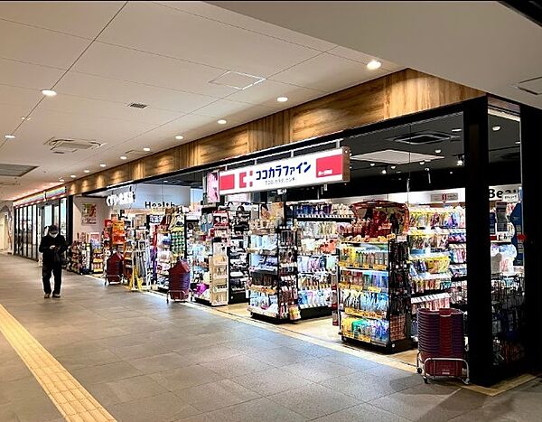 ココカラファイン泉ヶ丘駅前店まで徒歩１５分