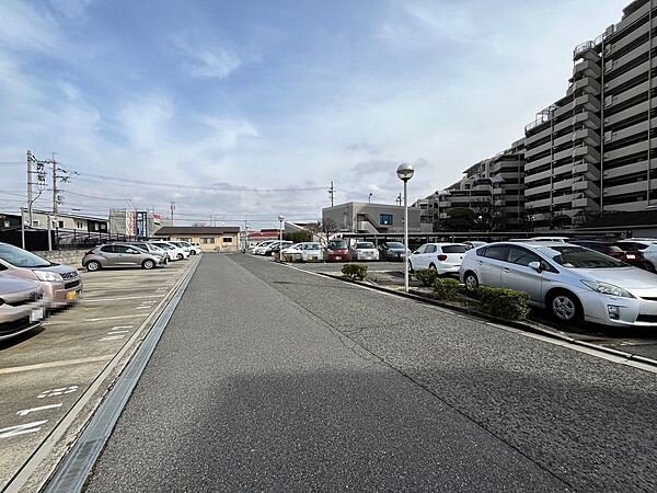 【駐車場】敷地内駐車場（月額：7000円～8000円）ございますよ！都度確認要！担当までお問い合わせください！