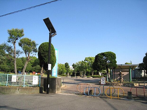 穴師公園まで徒歩１０分