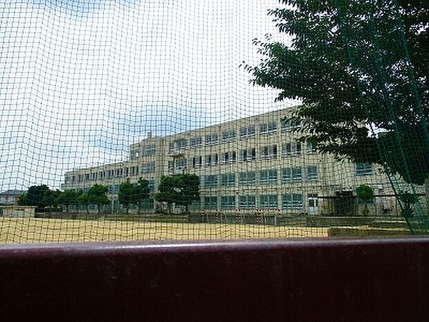 堺市立登美丘中学校まで徒歩25分