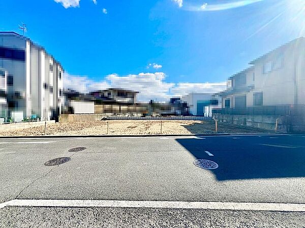 【浴室暖房乾燥機付いてますよ♪】一坪以上の浴室でのびのび一日の疲れを癒して下さいね！浴室に窓が付いているので、換気ができて湿気やカビ防止になりますよ♪