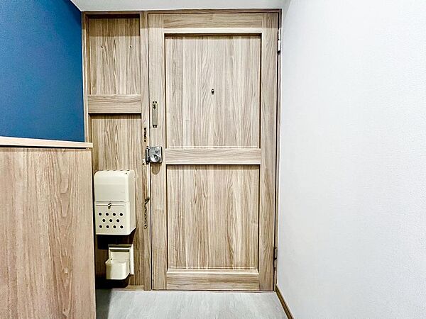 【玄関】ゆとりの玄関ですよ！シューズボックスございますので、散らかりがちな玄関も片付きますね！