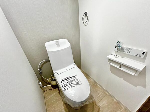 【トイレ】温水便座洗浄便座ですので、寒い日も温かい便座で安心して使用していただけますよ！