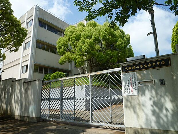 南中学校まで徒歩７分