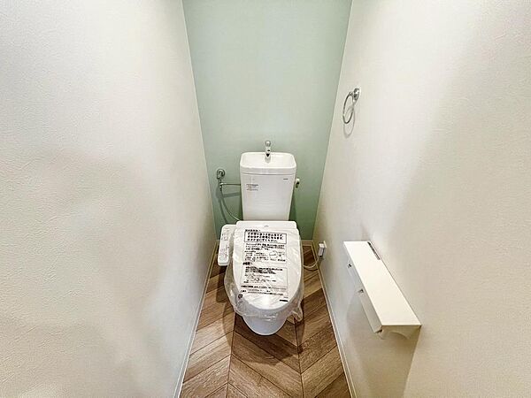【トイレ！新規交換】温水洗浄便座ですので、寒い日も温かい便座で安心して使用していただけますよ♪