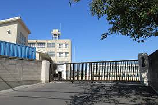 堺市立西陶器小学校まで徒歩１３分