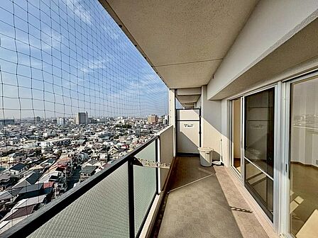 【現地からの眺望】最上階部分ですよ!通風・眺望良好ですので、爽やかな気分でお過ごしいただけますよ!