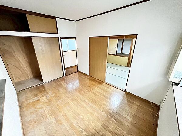 【クローゼット】お部屋を広く利用するために必須なクローゼットが全室付いています♪もちろんお荷物を収納されても良しの勝手の良いクローゼットは嬉しいですね♪