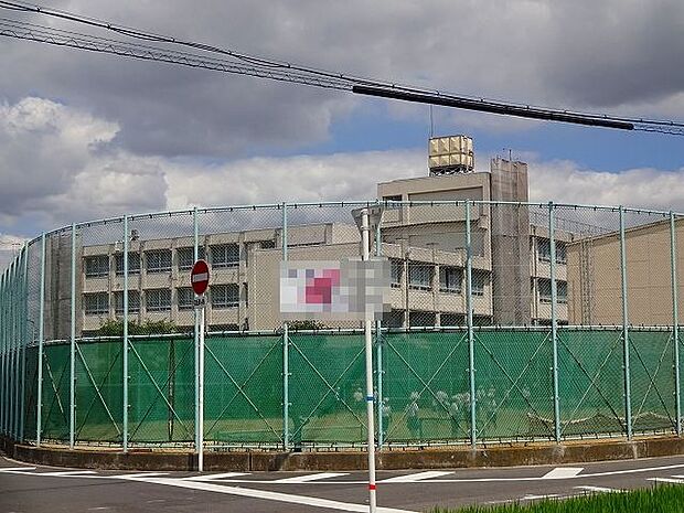 美原西中学校まで徒歩１４分