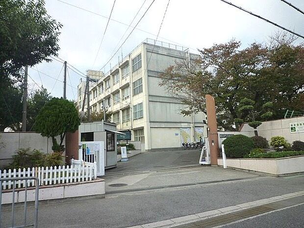 登美丘南小学校まで徒歩１３分