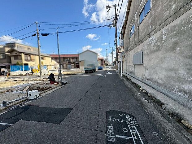 玄関にシューズボックスございますので、散らかりがちな玄関も片付きますね！