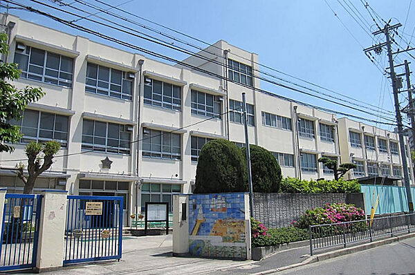 市小学校まで徒歩１１分
